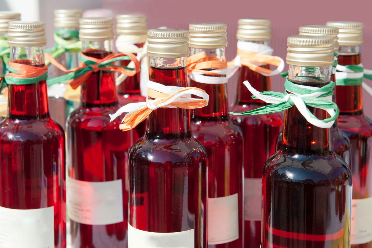 Zbierz teraz i przygotuj nalewkę. Rabarbarówka ma niesamowite właściwości