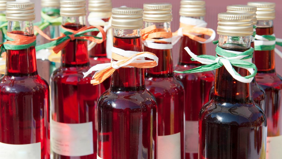 Nalewka rabarbarowa to połączenie kwaśnych i słodkich smaków