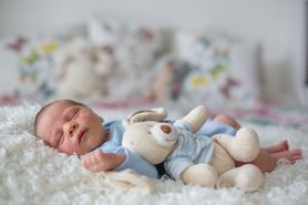 Alergia na mleko u niemowląt: jak ją rozpoznać? Zalecenia żywieniowe, gdy dziecko nie toleruje mleka
