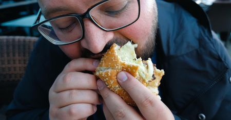 Taki skład ma Burger Drwala. Liczba kalorii może zaskoczyć