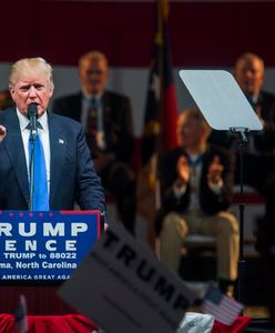 Trump atakuje Clinton za skandal z mailami