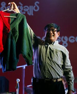 Birma: blisko 50 tys. dolarów za sweter wydziergany przez Aung San Suu Kyi