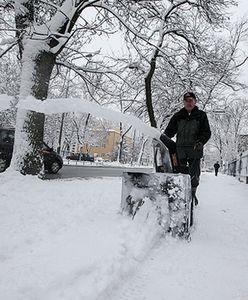 Po opadach śniegu na Mazowszu ponad 10 tys. odbiorców bez prądu