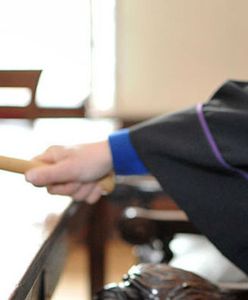 8 lat więzienia dla Bartosza K., który zepchnął swoją ciężarną dziewczynę z kładki nad torami w Poznaniu