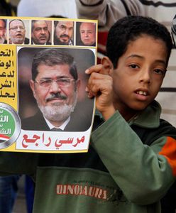 Egipt: sąd skazał na kary więzienia 139 zwolenników obalonego prezydenta Mursiego