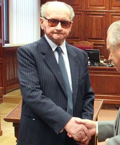 "Odebrać Kiszczakowi i Jaruzelskiemu stopnie generalskie"