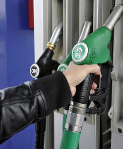 Lotos promuje prawicową prasę na stacjach