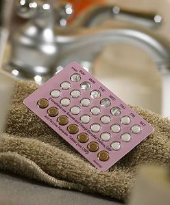 Aptekarz nie sprzeda antykoncepcji? Senyszyn: absurdalny projekt