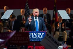 Trump atakuje Clinton za skandal z mailami