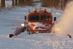 Radziecki ził walczy ze śniegiem na Lubelszczyźnie - wideo
