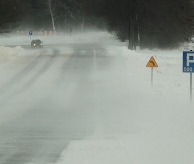 Na Warmii i Mazurach pada deszcz lodowy