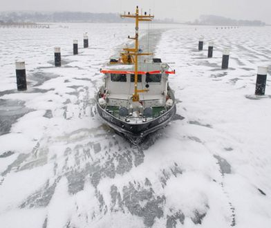 Lodołamacze wypłynęły na Wisłę; skruszą lód u ujścia rzeki
