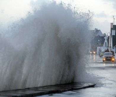 Francja: wichury na zachodzie kraju, 100 tysięcy ludzi bez prądu
