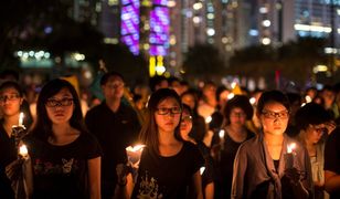 100 tys. osób w Hongkongu upamiętniło masakrę z Tiananmen