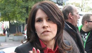 Seks na plebanii pod portretem papieża