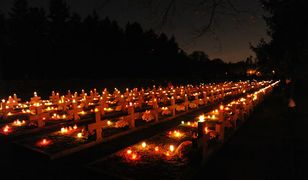 Dzień zaduszny - wierni modlą się o zbawienie dla zmarłych