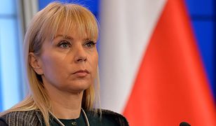 Wczasy Donalda Tuska i wypowiedź Elżbiety Bieńkowskiej obniżyły poparcie dla PO