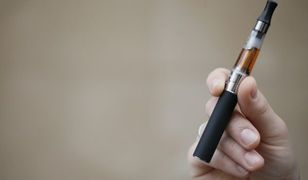 Dopalacze wracają w e-papierosach