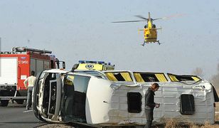 16 osób poszkodowanych po zderzeniu busa z toyotą