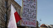 Druga rocznica katastrofy smoleńskiej: manifestanci zaatakowali ekipę TVP INFO