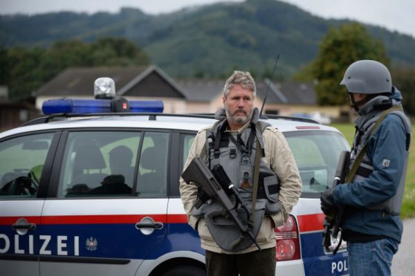 Otoczony przez policję zabójca popełnił samobójstwo