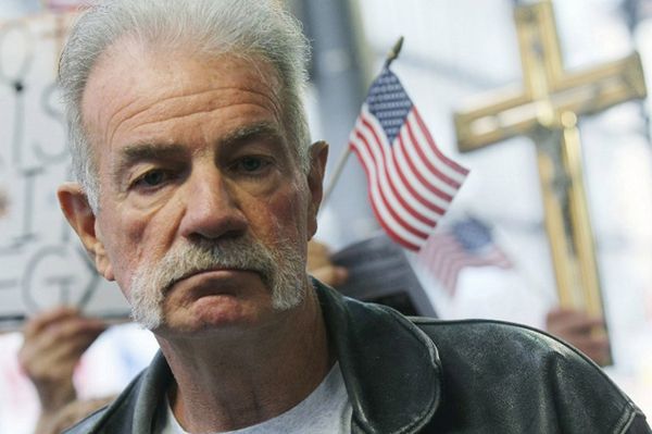 Pastor Terry Jones aresztowany. Chciał spalić 3 tysiące egzemplarzy Koranu