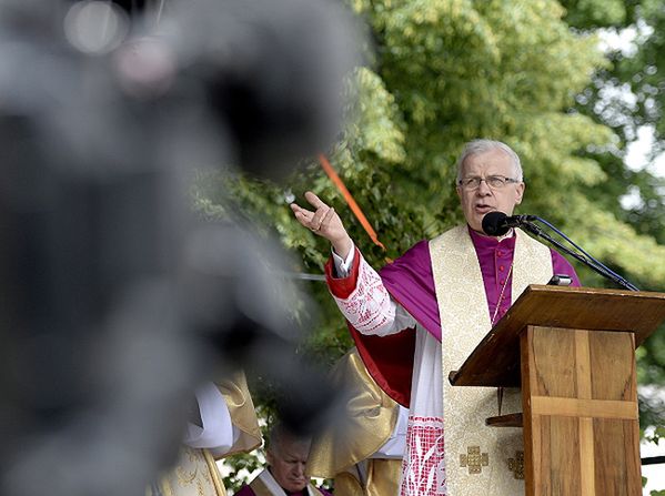 Abp Józef Michalik: eksperymenty in vitro złamaniem prawa natury