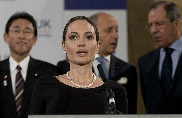 Ciotka Angeliny Jolie zmarła na raka piersi