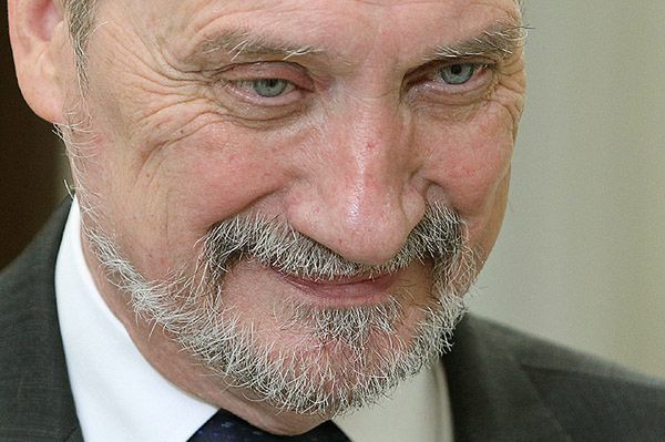 Macierewicz: nie próbowałem przeszkodzić spotkaniu Biniendy z prokuraturą