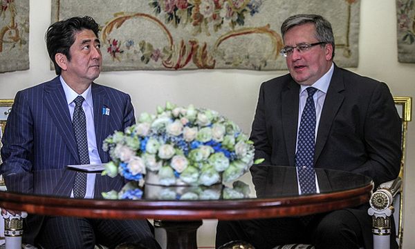 Bronisław Komorowski spotkał się z premierem Japonii Shinzo Abe