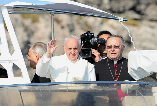 Papież Franciszek na Lampedusie, symbolicznej dla dramatu imigrantów