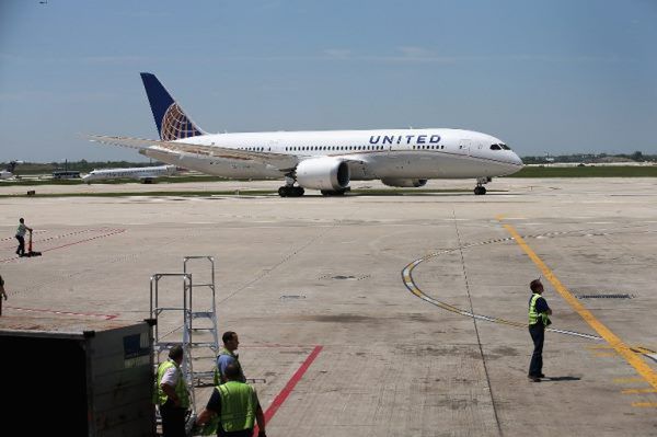 Dreamliner lądował awaryjnie w Newark