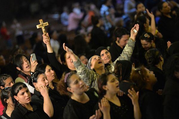 Atak na Koptów w Egipcie - ostrzelano uczestników ceremonii ślubnej przed kościołem