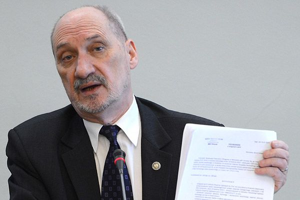 Macierewicz: 10 kwietnia cząstkowy raport zespołu parlamentarnego