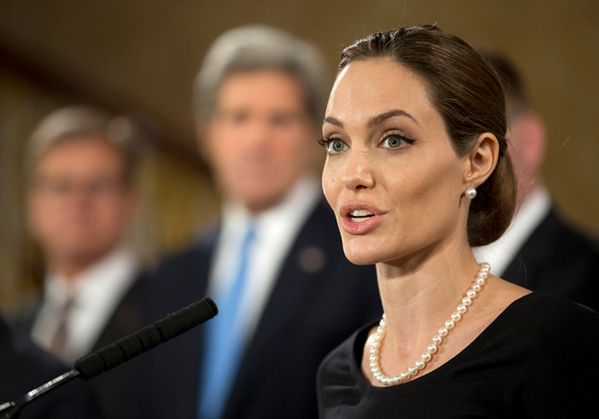 Angelina Jolie na G8 przeciw przemocy seksualnej wobec kobiet w konfliktach