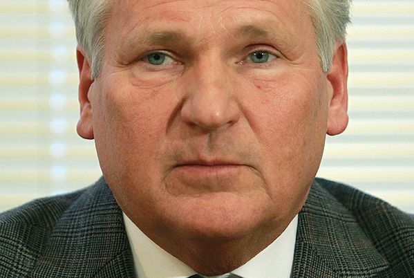 Aleksander Kwaśniewski detronizuje PO