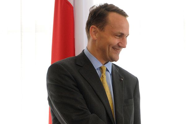 Sikorski: trudno uniknąć interwencji, gdy Syria użyje broni chemicznej