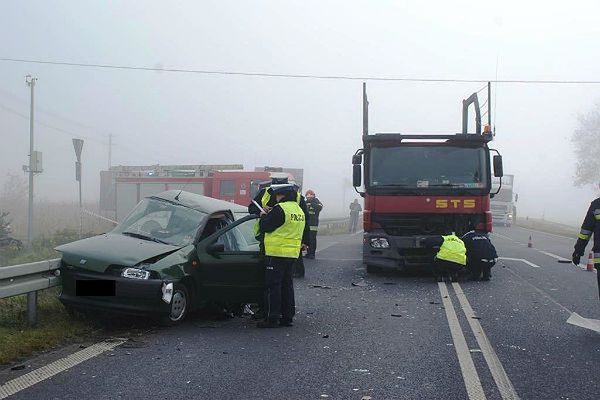 Śmiertelny wypadek w Pniewie - 2 osoby nie żyją