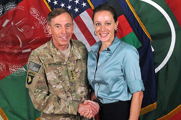 David Petraeus: nie przekazywałem Pauli Broadwell żadnych tajnych danych!