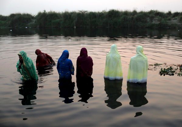 Wybuch paniki na uroczystościach religijnych w Delhi - 14 zabitych