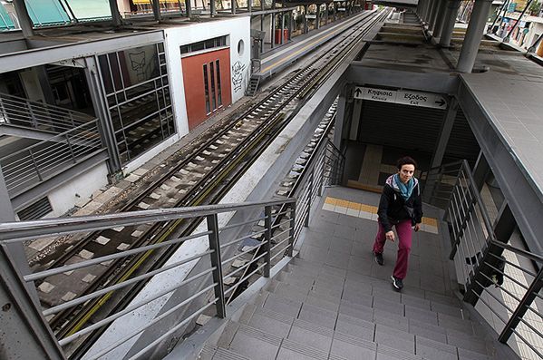 Metro w Atenach nie kursuje już trzeci dzień; chaos w mieście