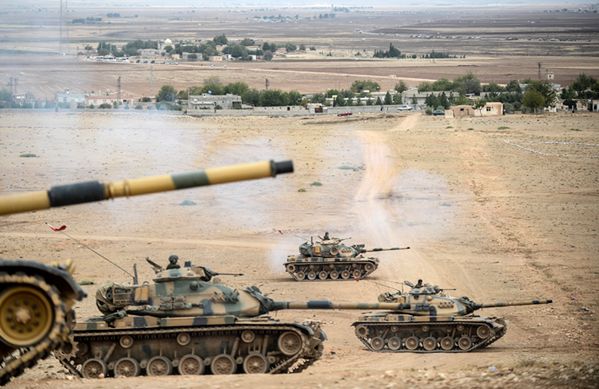 Tureckie czołgi zajęły pozycje na granicy z Syrią
