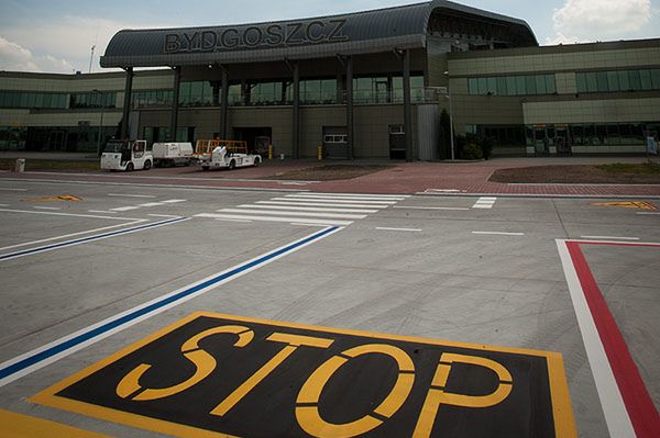 Incydent na lotnisku w Bydgoszczy. Samolot nie zdołał wyhamować przed końcem pasa