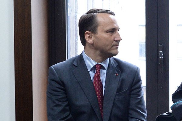 Sikorski: coraz mniej wierzę, że Rosja zwróci wrak polskiego Tu-154M