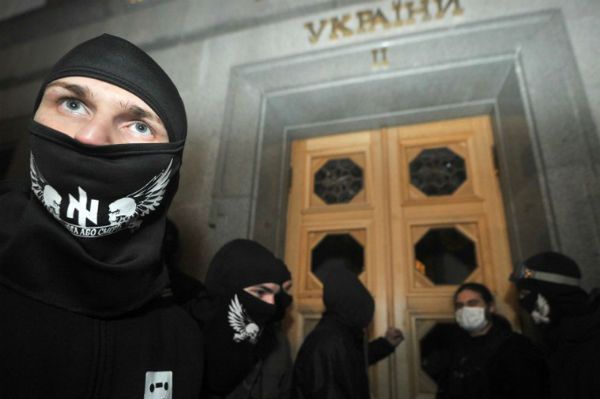 Manifestacje w Kijowie - chcą dymisji Arsena Awakowa