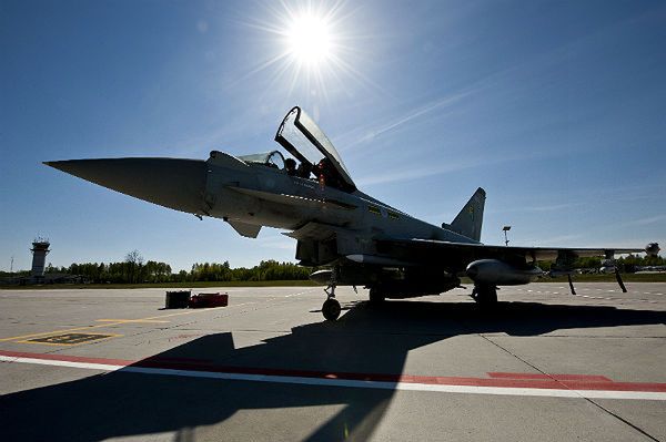 RAF oddał hołd polskim lotnikom podczas ceremonii przejęcia misji Baltic Air Policing