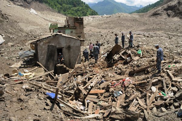 W Nepalu ewakuowano ponad 500 turystów uwięzionych przez lawinę błotną