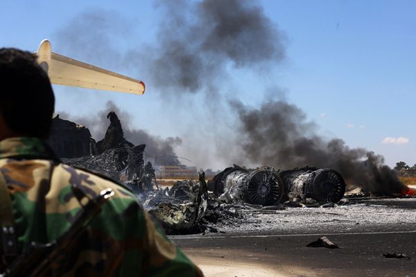 Zawieszenie broni między grupami walczącymi o lotnisko w stolicy Libii