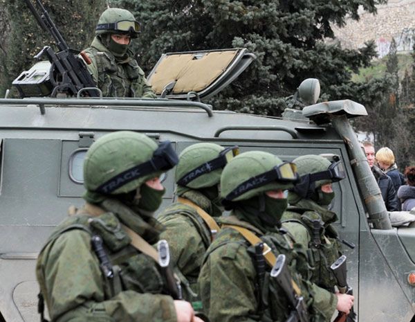 Żołnierze rosyjscy blokują ukraińską bazę wojskową pod Symferopolem
