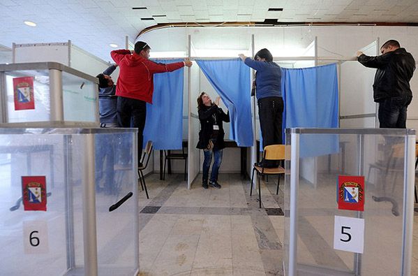 "Krym już prawie obiema nogami w Federacji Rosyjskiej"